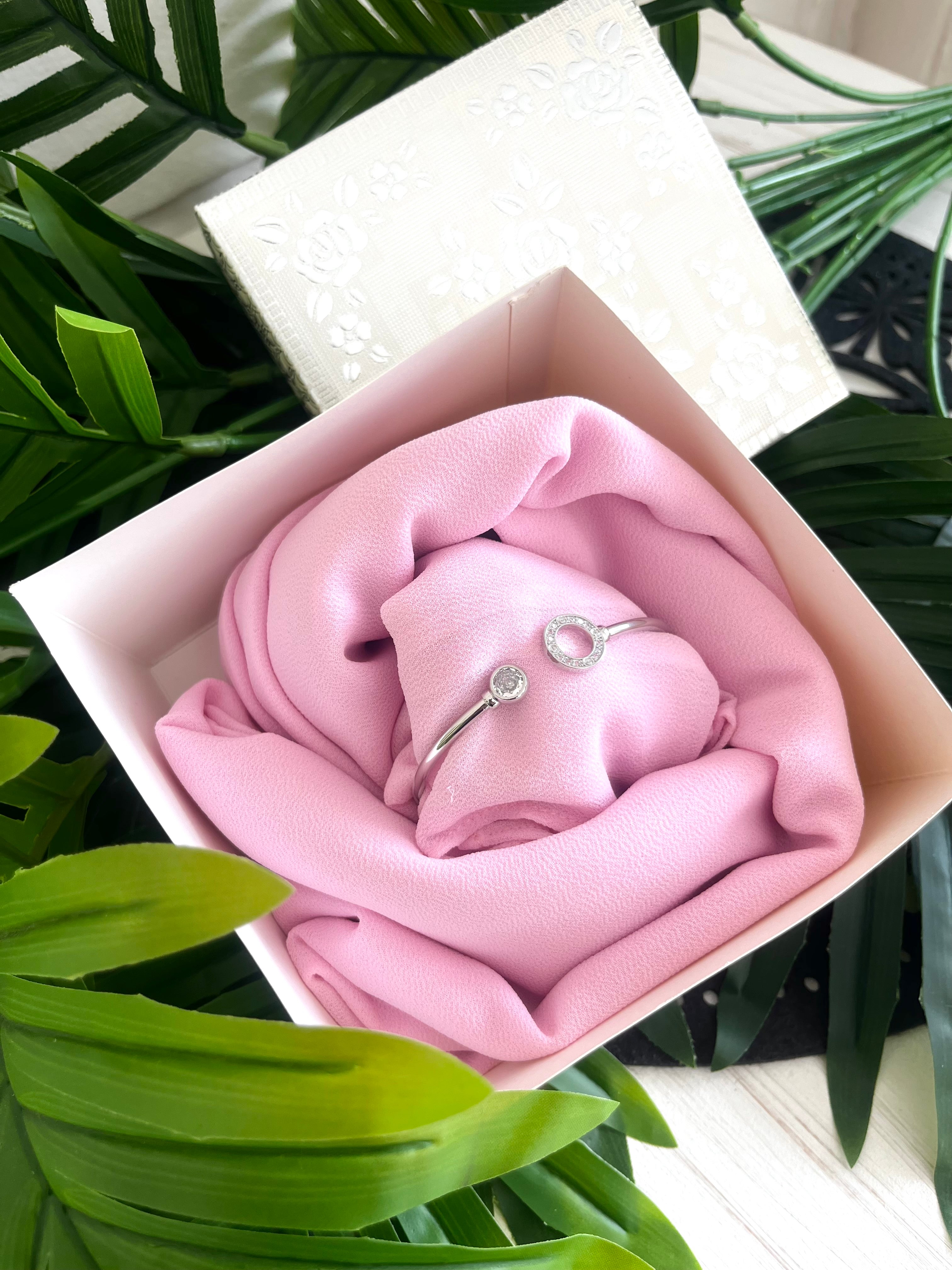 Luxury Chiffon with hand chain in a box