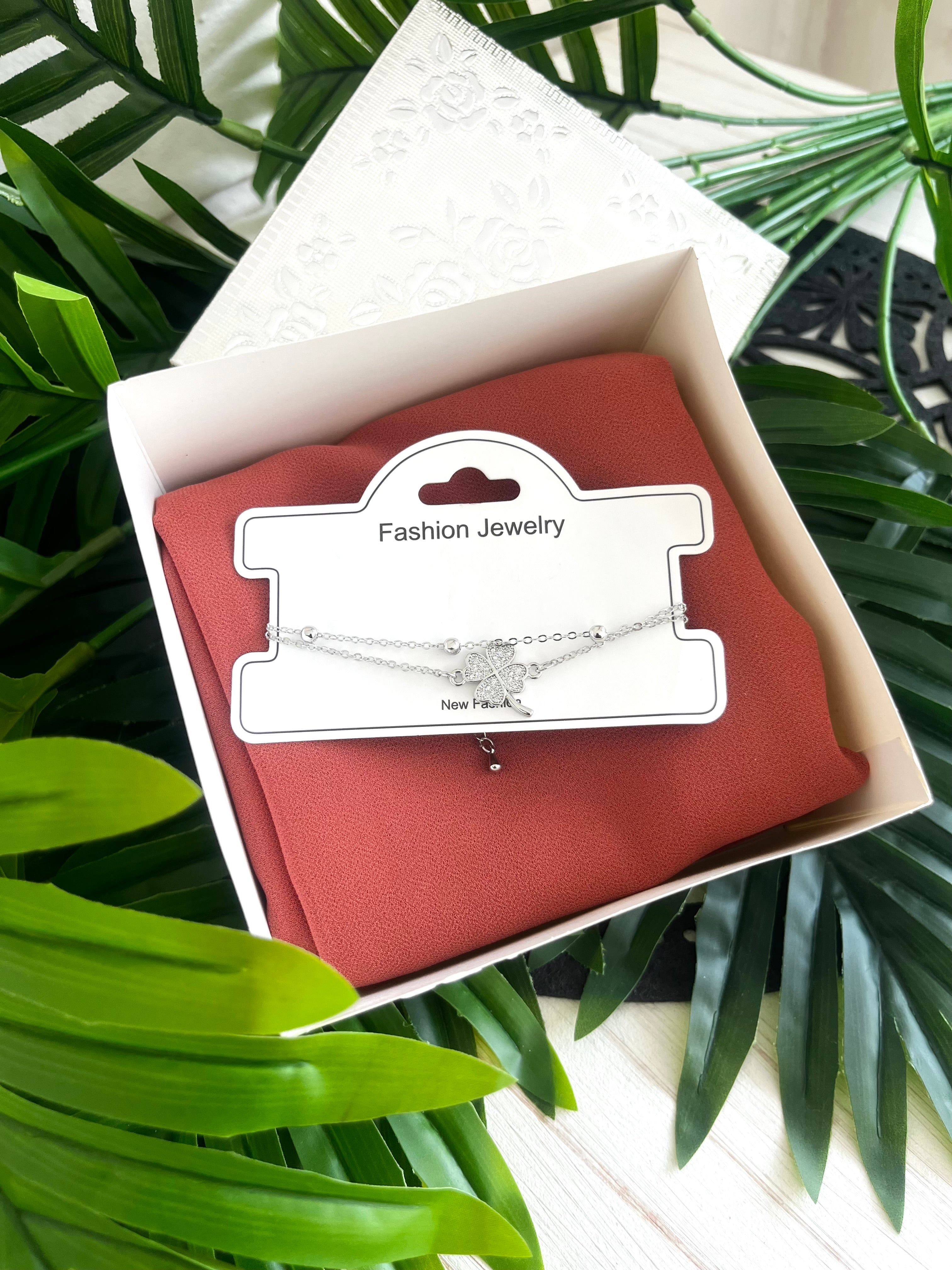 Luxury Chiffon with hand chain in box