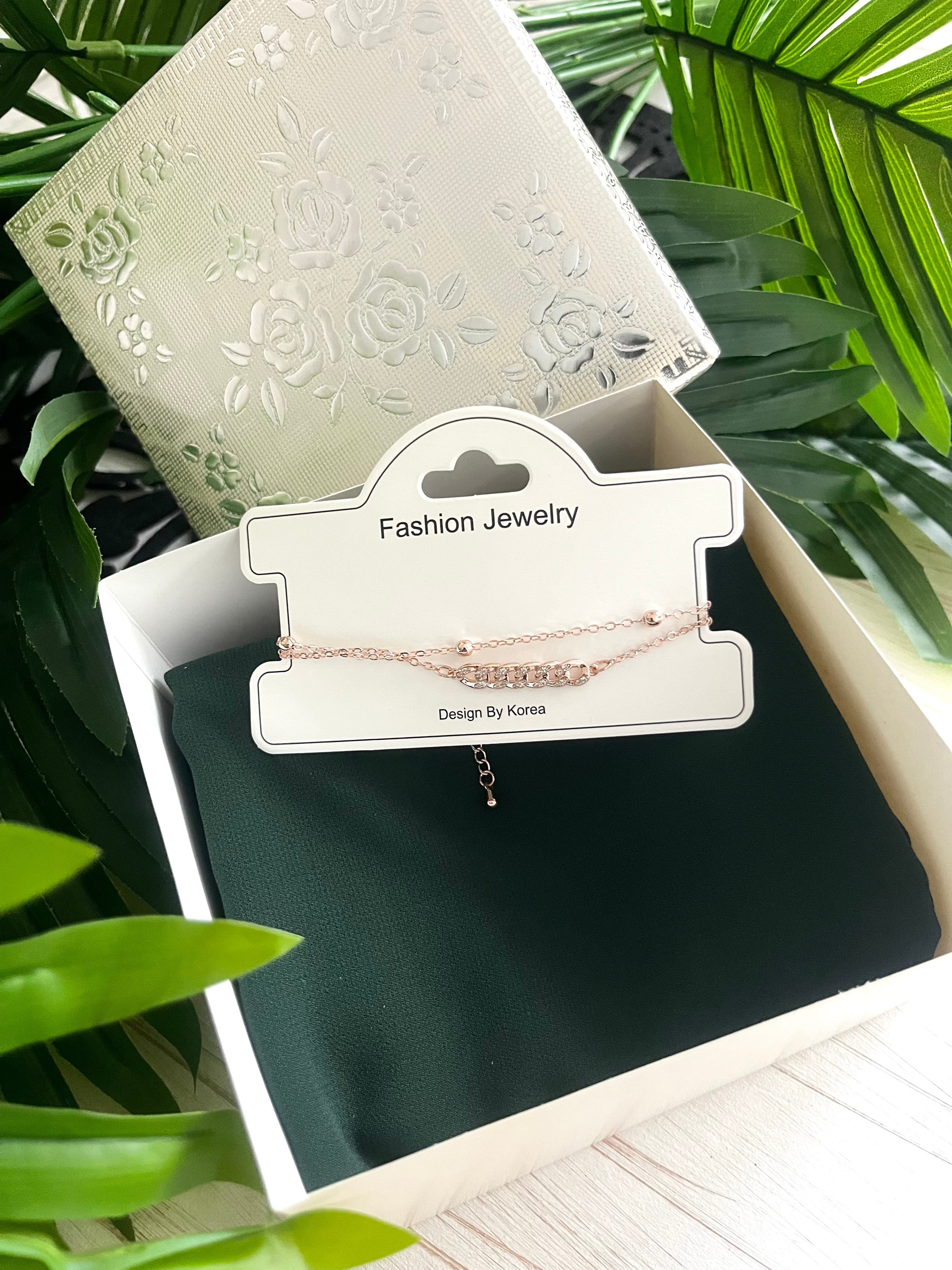 Luxury Chiffon with hand chain in a box