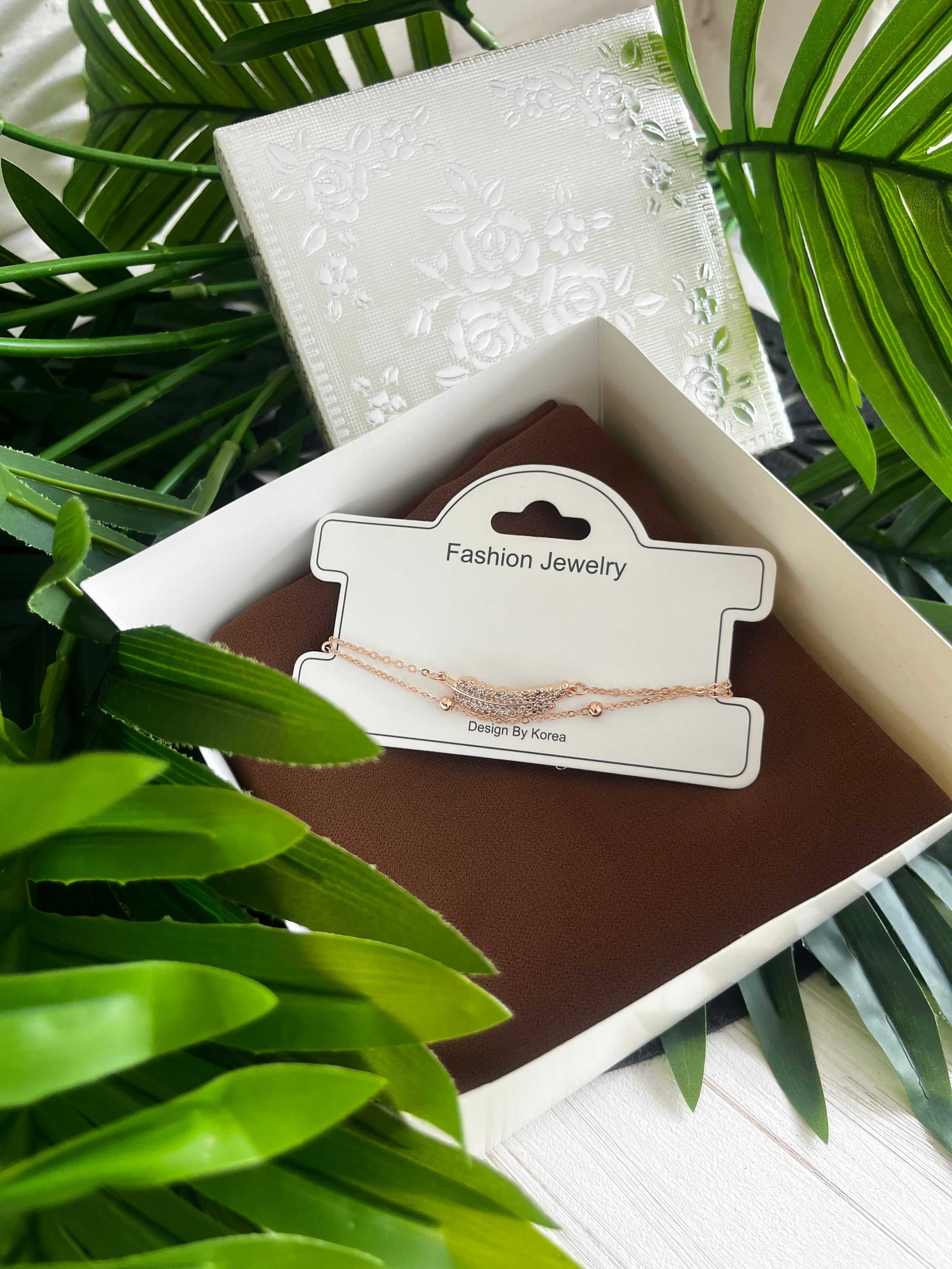 Luxury Chiffon with hand chain in a box