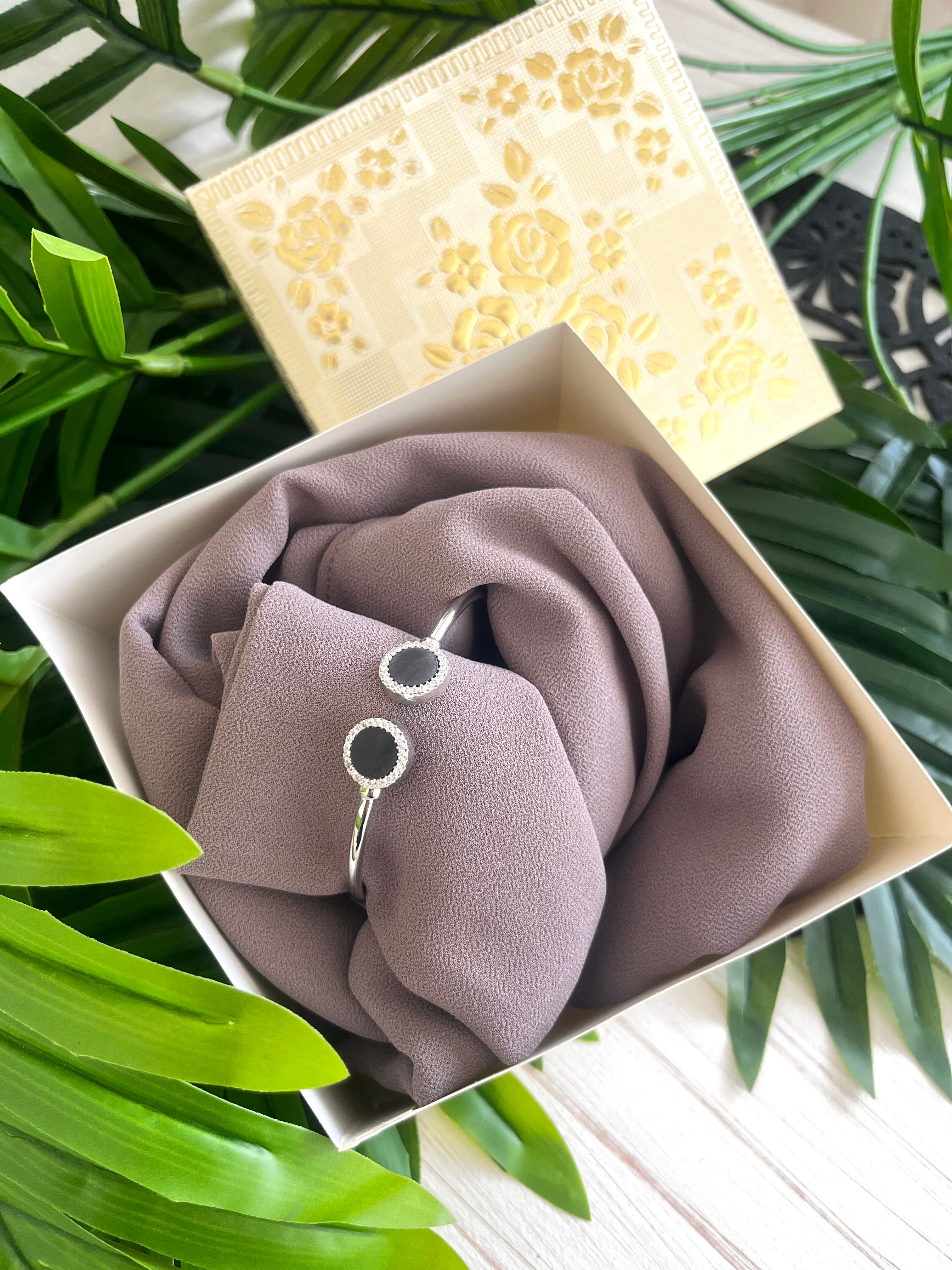 Luxury Chiffon with hand chain in a box