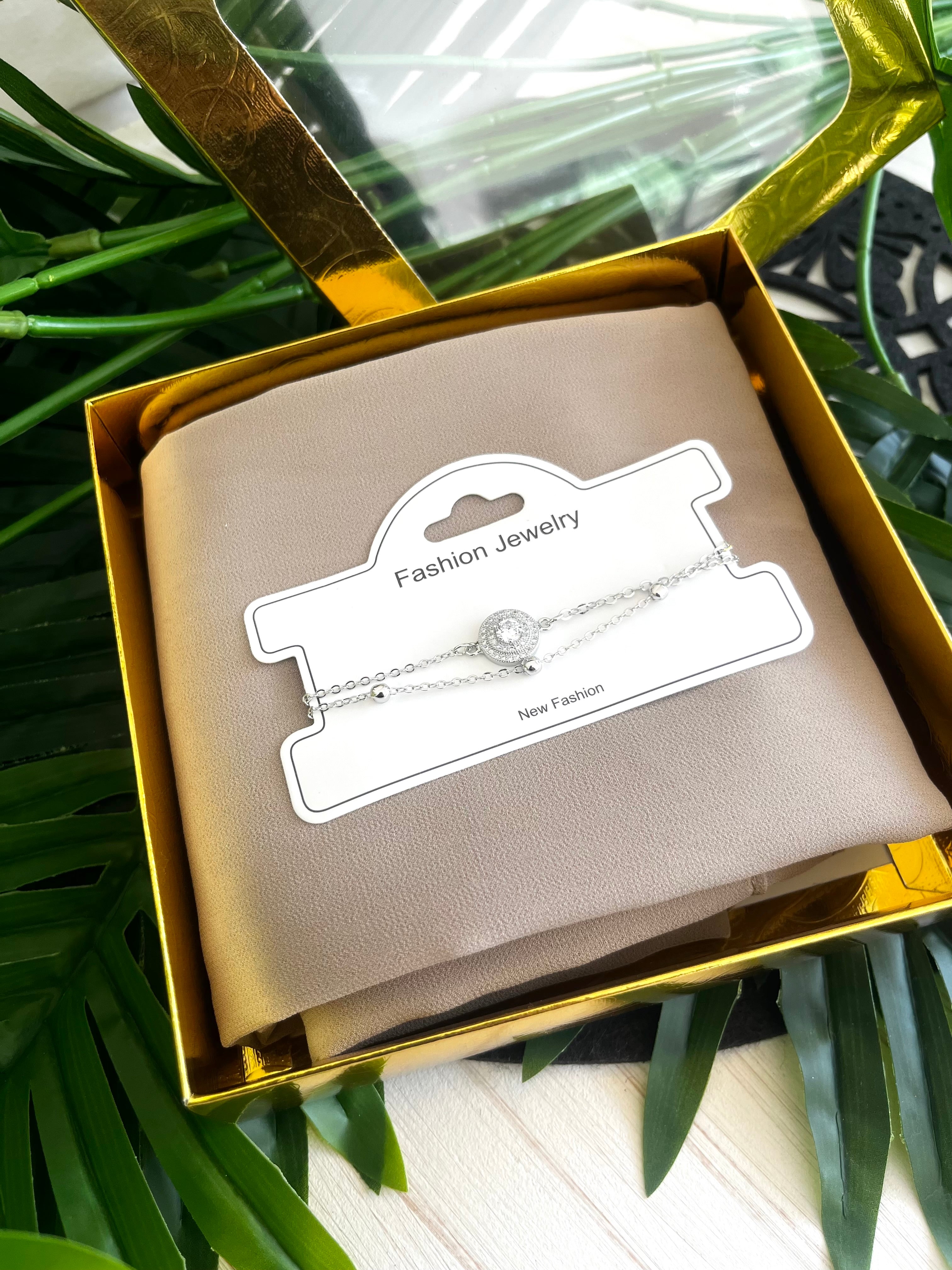 Luxury Chiffon with hand chain, in a box