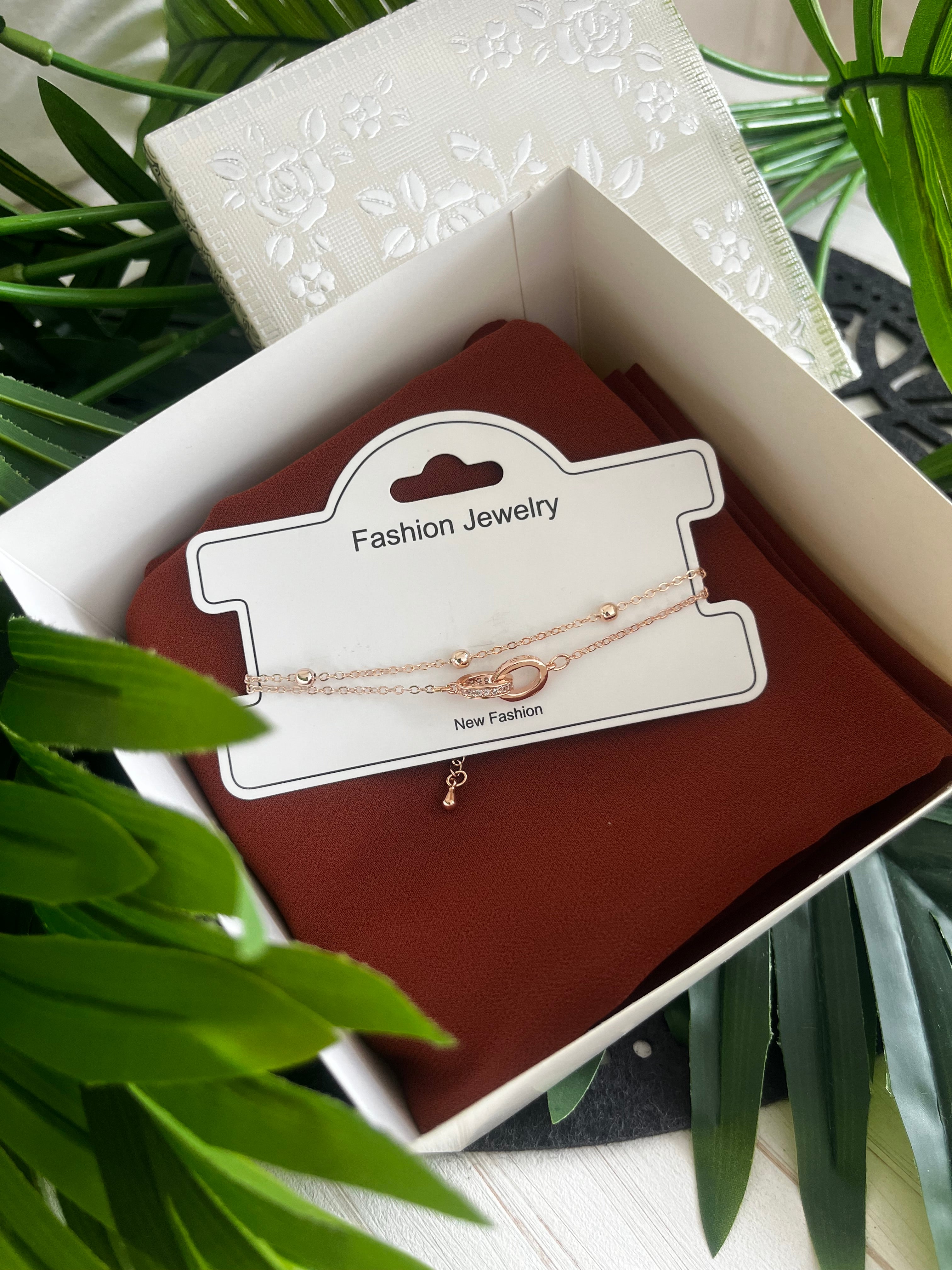 Luxury Chiffon with hand chain in box