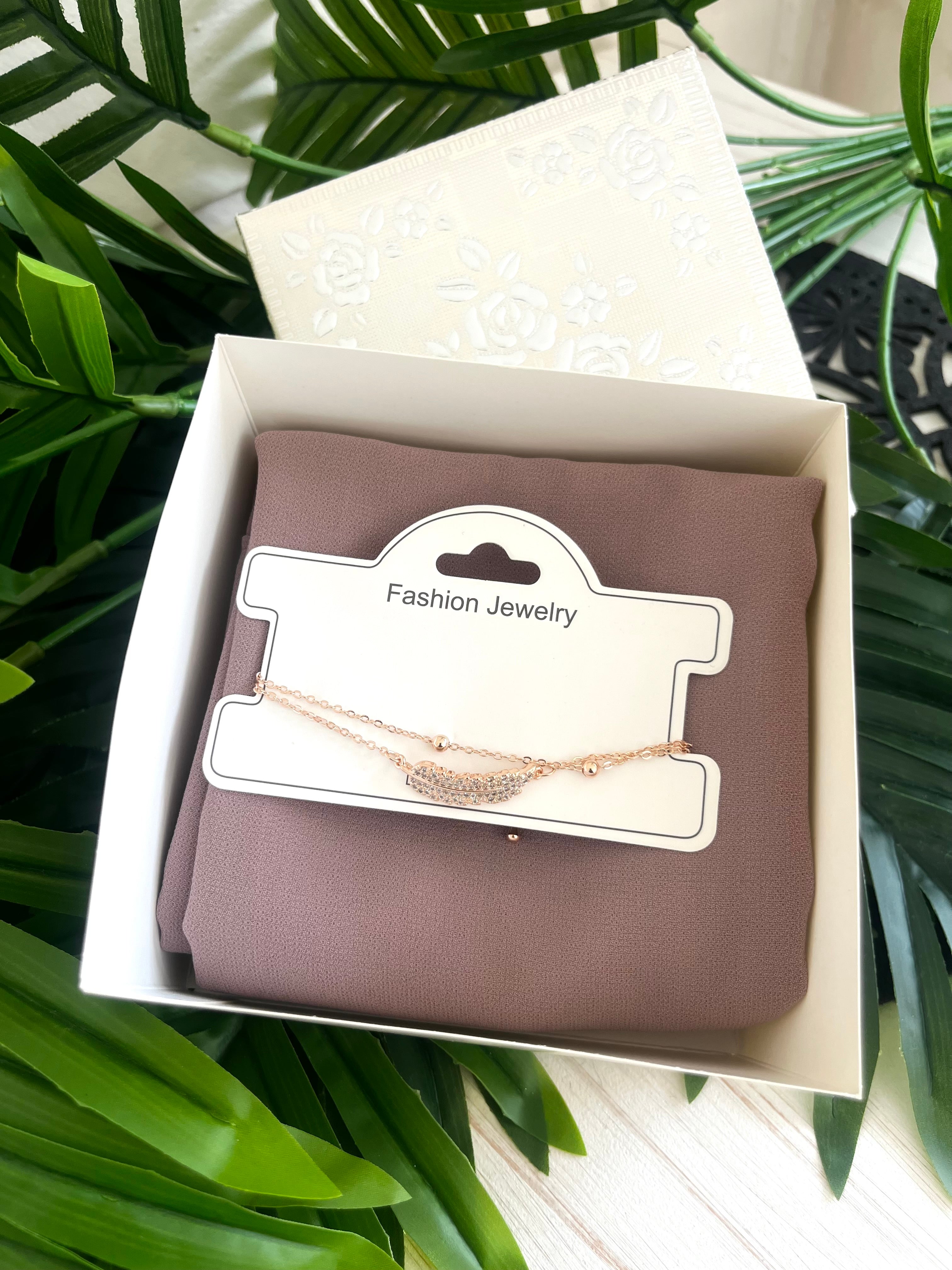 Luxury Chiffon with hand chain in box