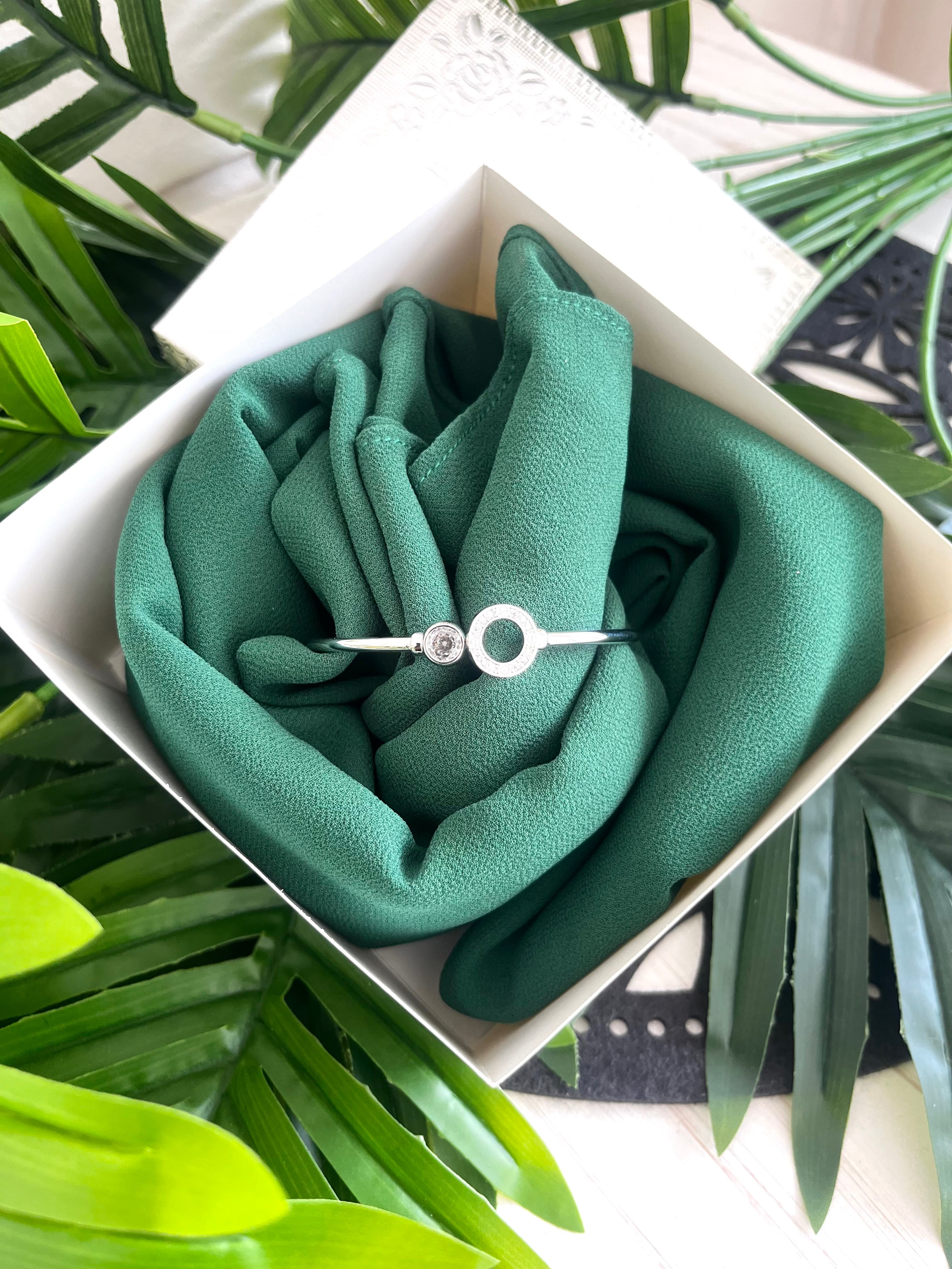 Luxury Chiffon with hand chain in a box